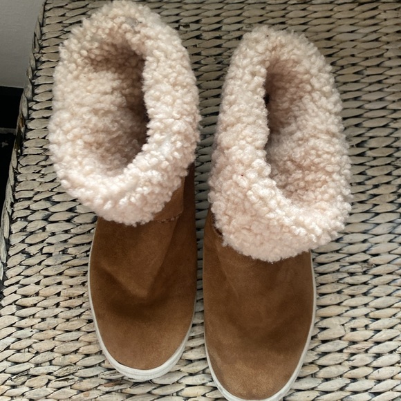 Beautiful UGGS 🧡 - Picture 3 of 6